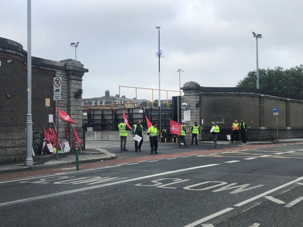 Early morning picket on the third Friday of strike action by Unite on MEBSCA member employments. Diageo has a long standing union contract with Jones Engineering.